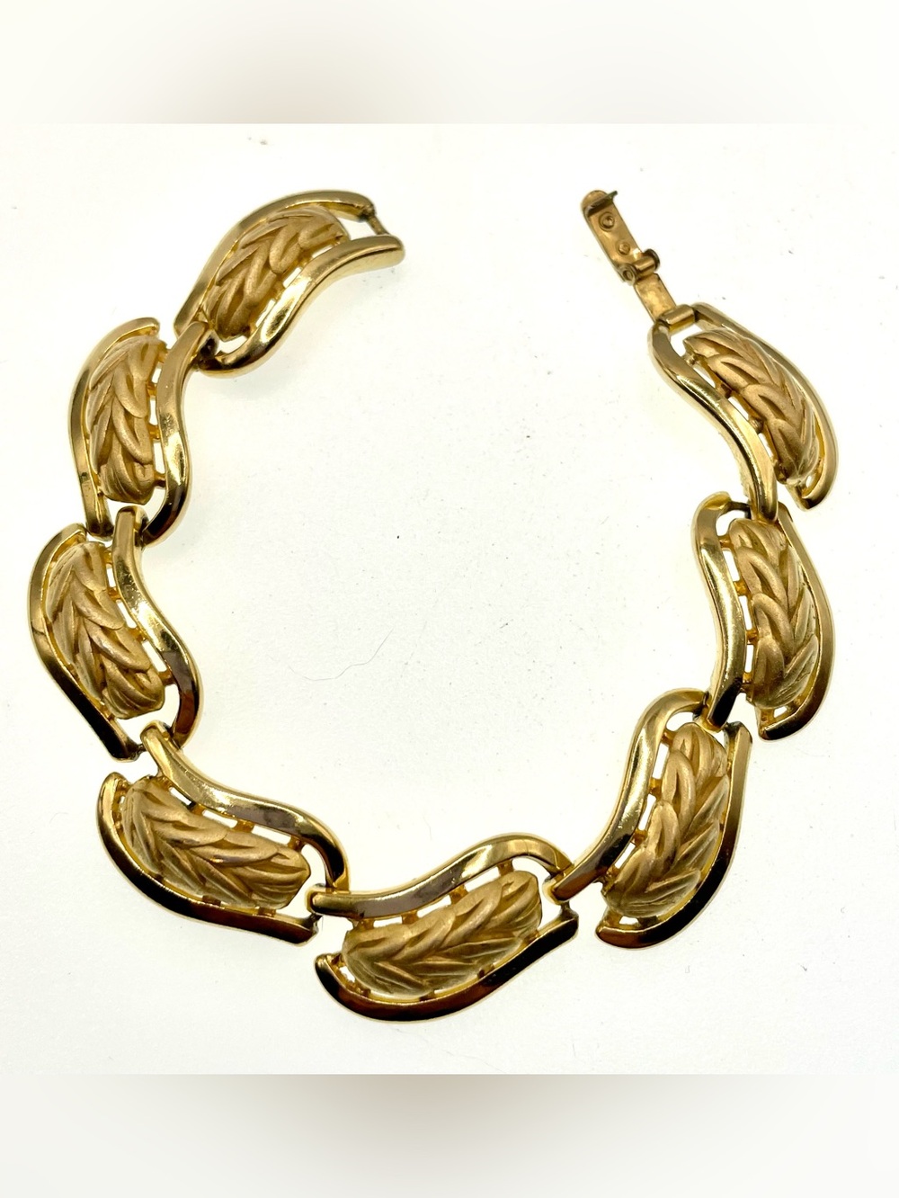 Vintage Crown Trifari 1970s Gold Tone Feather Leaf Linked Bracelet 7”
